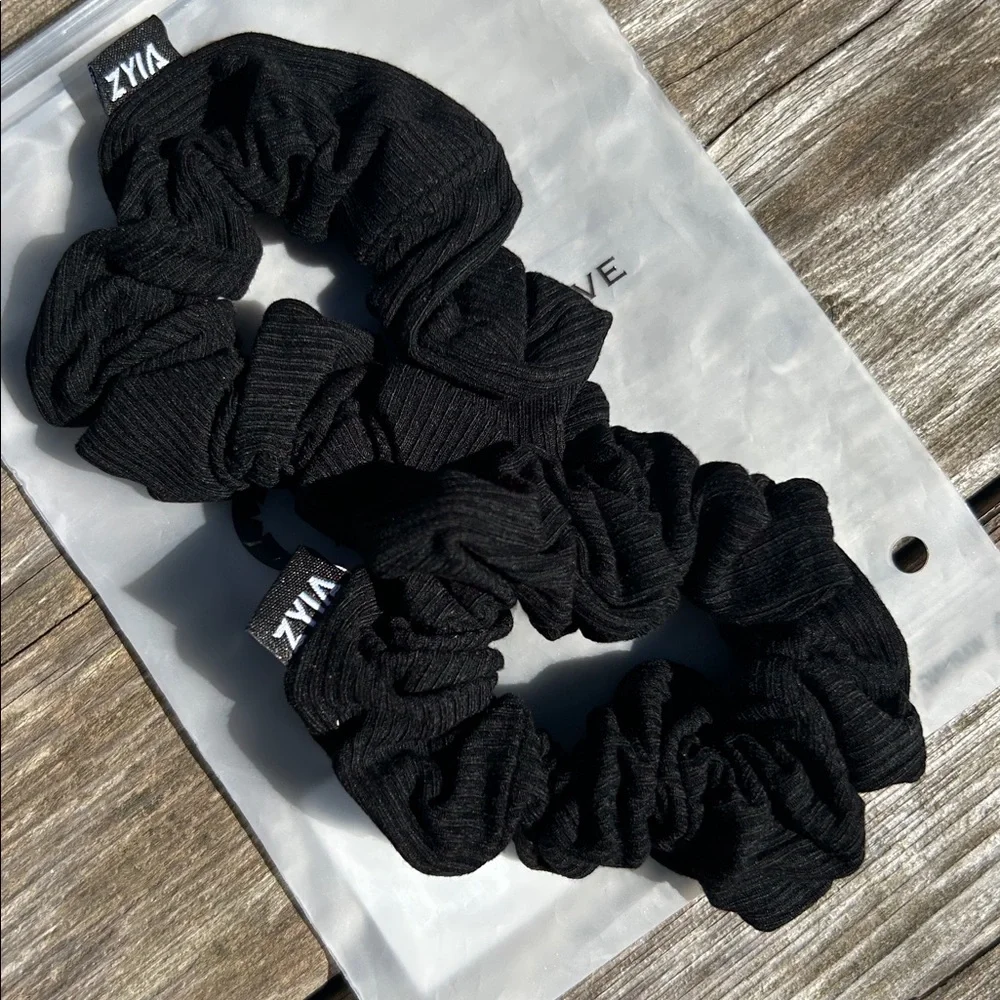 ZYIA Active Black Reve Scrunchie (2 Pack)  Item #2266 New in bag!